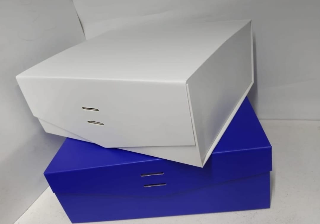 Ribbon semi-magnetic gift box