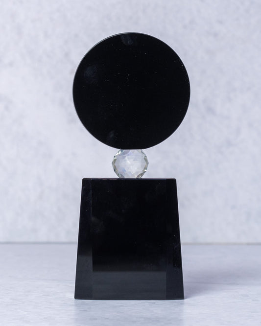 Runder Kristallpreis mit Holzsockel