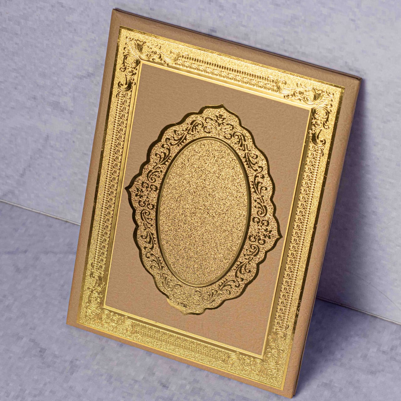 Patterned certificate holder