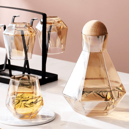 Diamond shaped decanter set