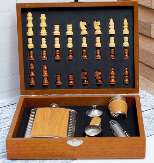 Hip flask set with chess board set