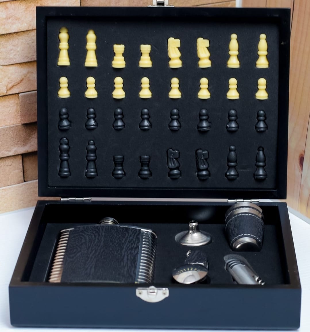 Hip flask set with chess board set