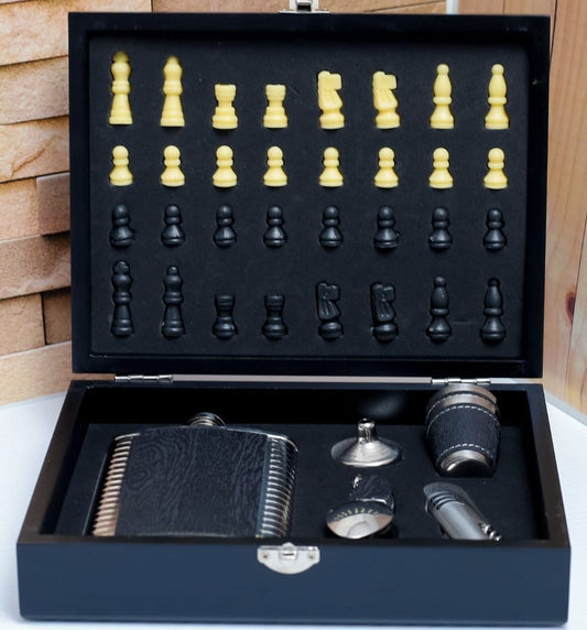 Hip flask set with chess board set