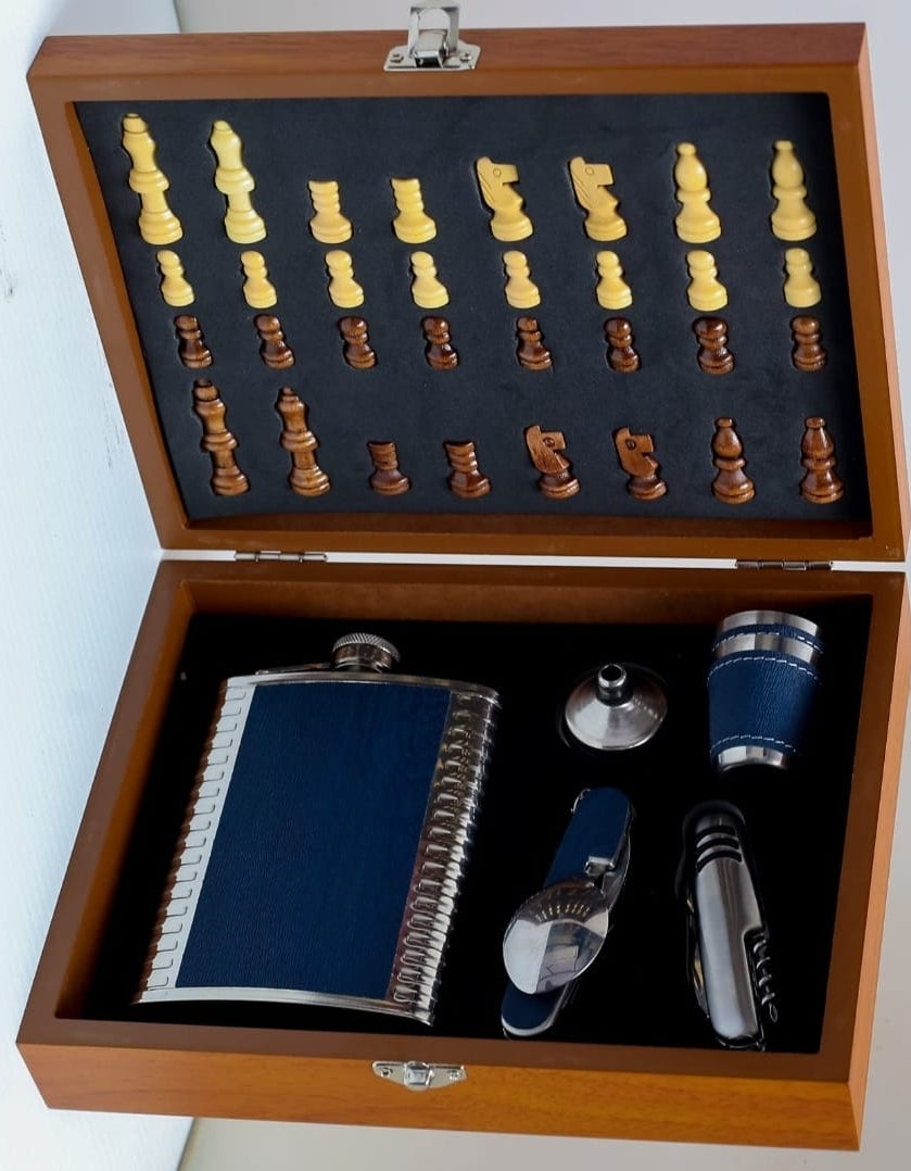 Hip flask set with chess board set