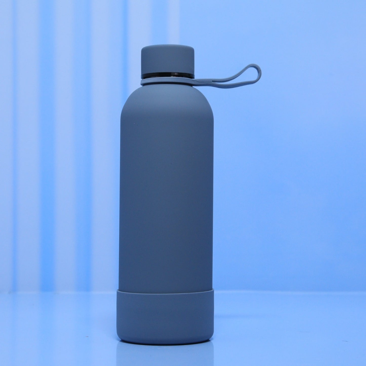 Silicon base side strap thermal bottle
