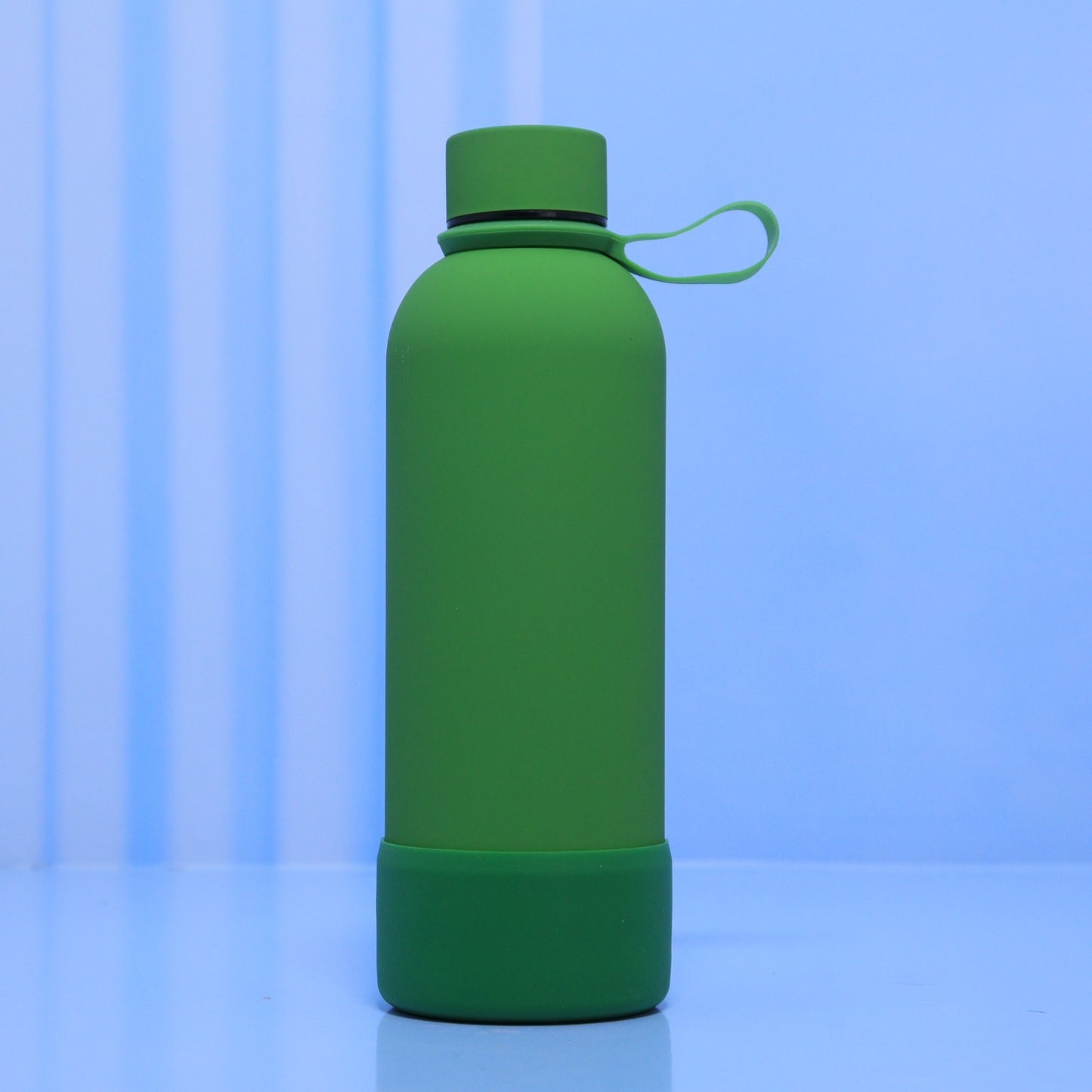 Silicon base side strap thermal bottle