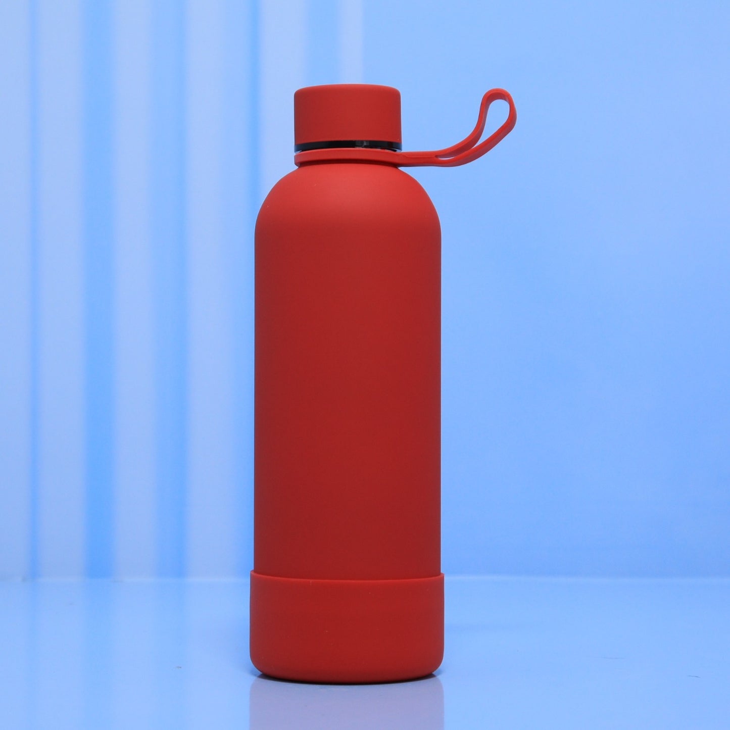 Silicon base side strap thermal bottle