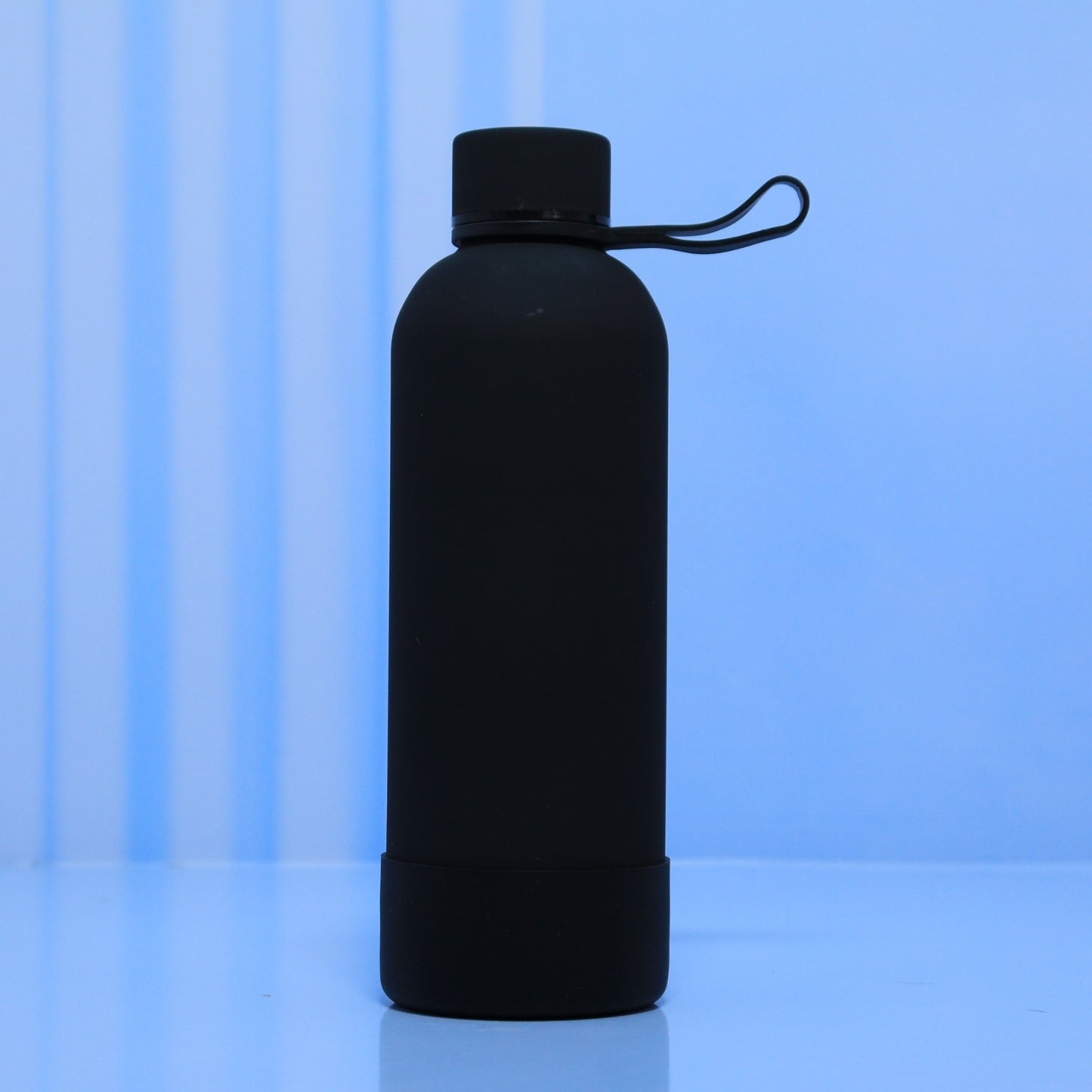 Silicon base side strap thermal bottle