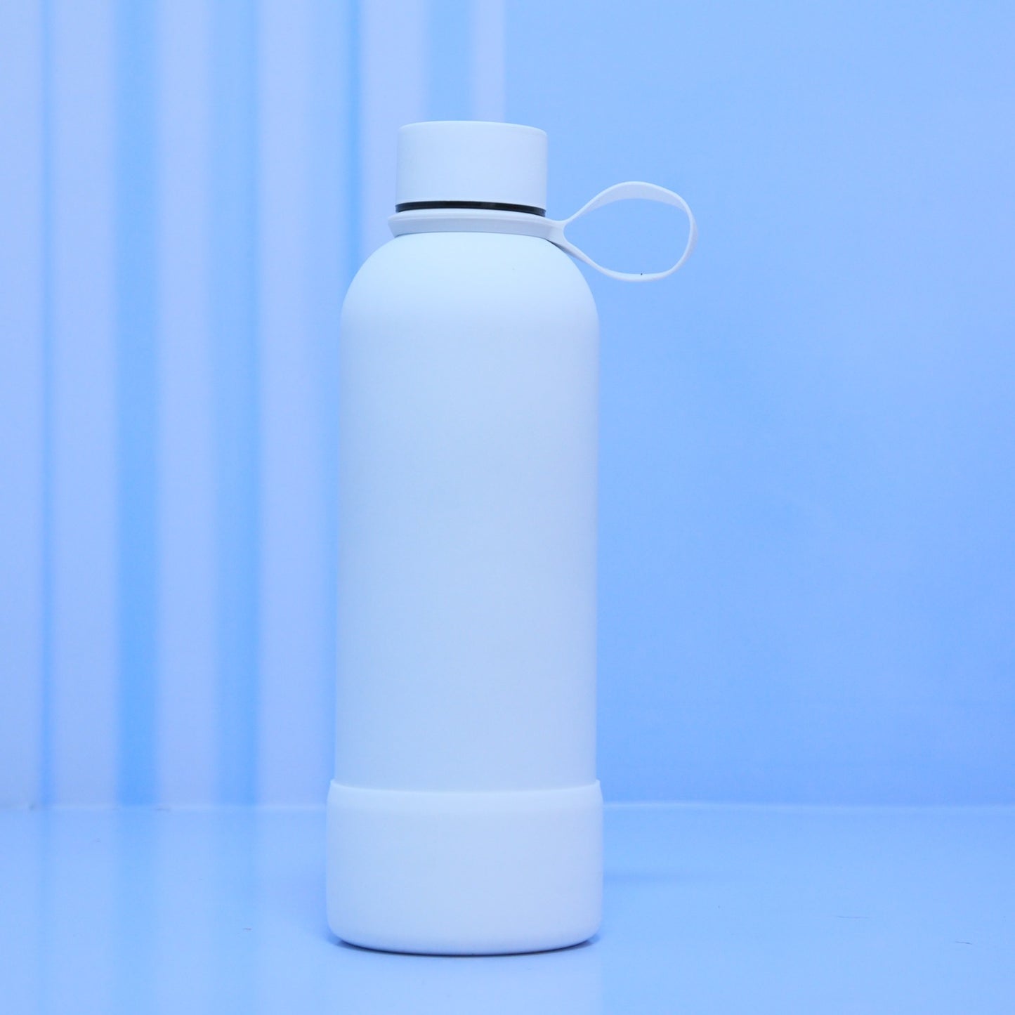 Silicon base side strap thermal bottle