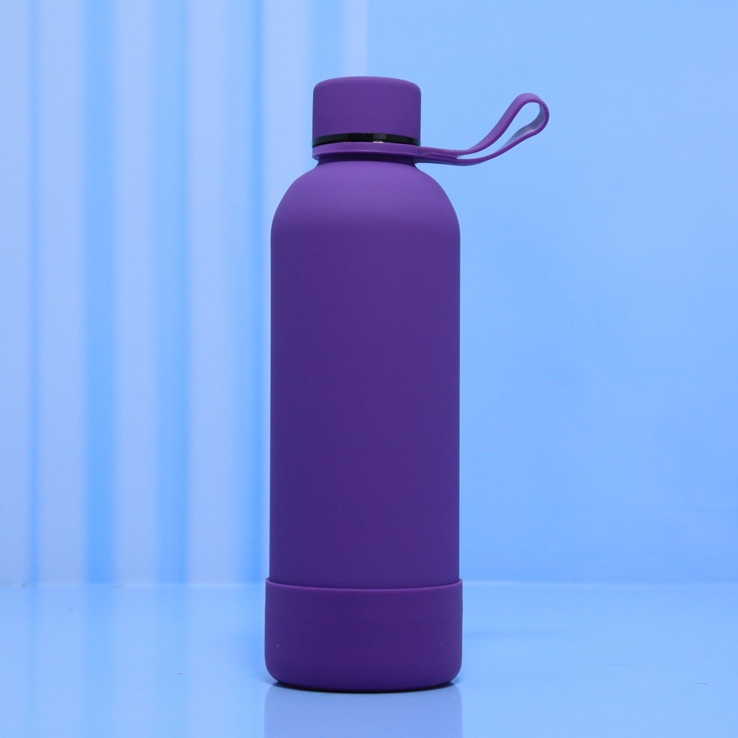 Silicon base side strap thermal bottle